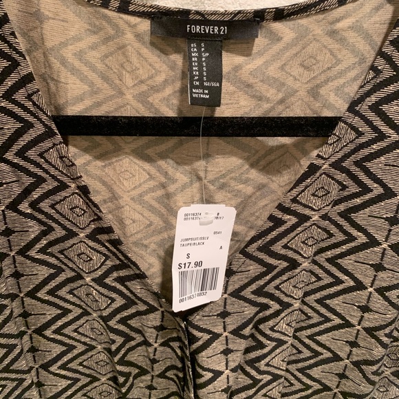 F21 Forever 21 Tribal Print Romper small - Picture 2 of 3